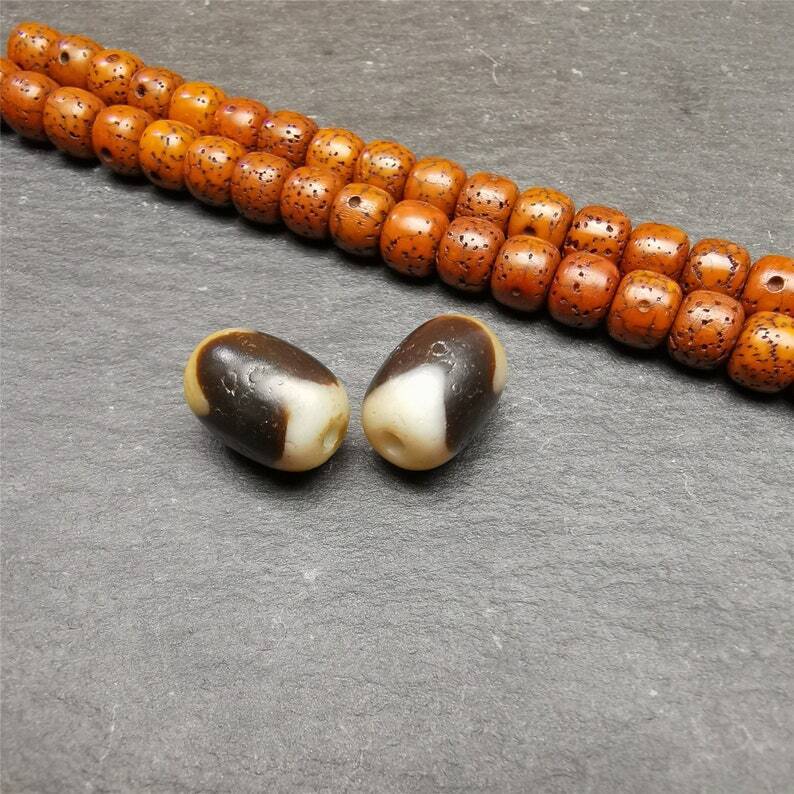 Gandhanra Pair of Tibetan Tiger Tooth Dzi Spacer Marker Beads for Mala,Necklace,0.4"