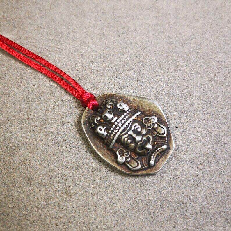 Mala Pendant,Drashi Lhamo Amulet for Prayer Beads - Tibetan Buddhist mala beads, close-up detail