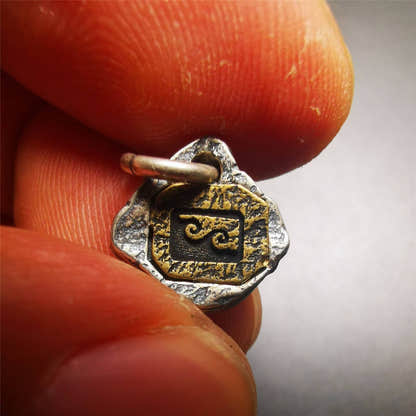 Amulet,Pendant for Prayer Bead Counter 0.43" - Tibetan Buddhist amulet, size reference