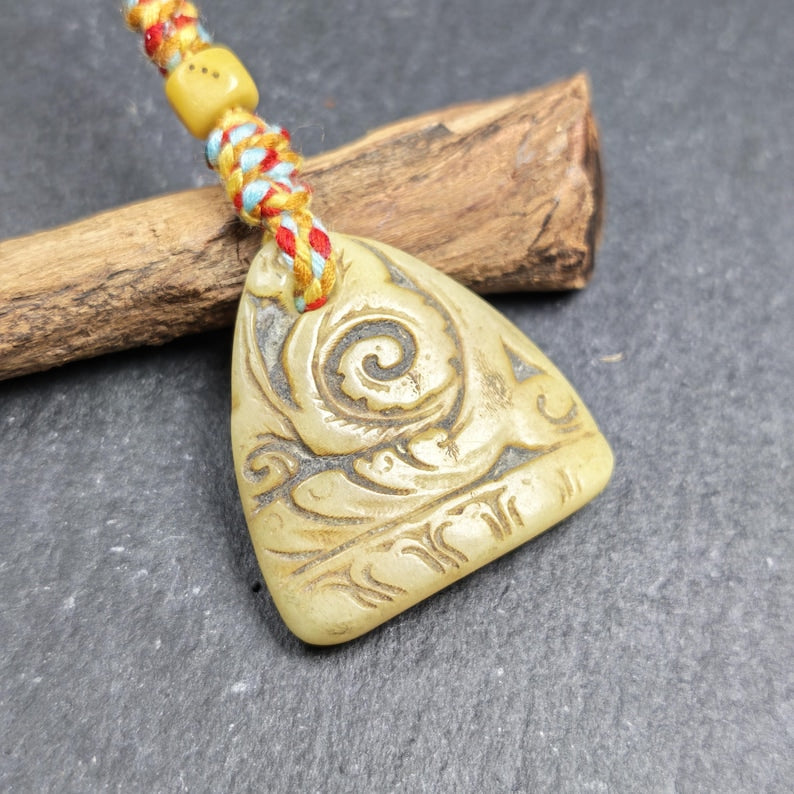 Auspicious Spiral - Eternal Bliss - Hand-carved Tibetan Amulet - Protective Charm for Keychain / Bag Hanging - 32mm