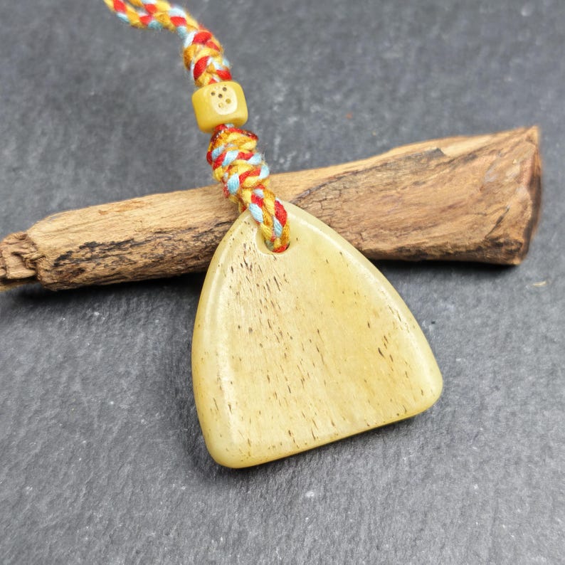 Auspicious Spiral - Eternal Bliss - Hand-carved Tibetan Amulet - Protective Charm for Keychain / Bag Hanging - 32mm