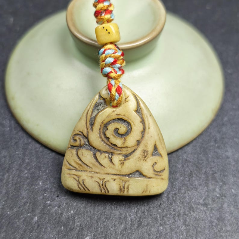 Auspicious Spiral - Eternal Bliss - Hand-carved Tibetan Amulet - Protective Charm for Keychain / Bag Hanging - 32mm