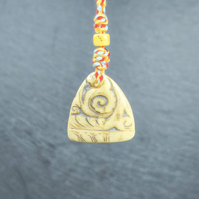 Auspicious Spiral - Eternal Bliss - Hand-carved Tibetan Amulet - Protective Charm for Keychain / Bag Hanging - 32mm