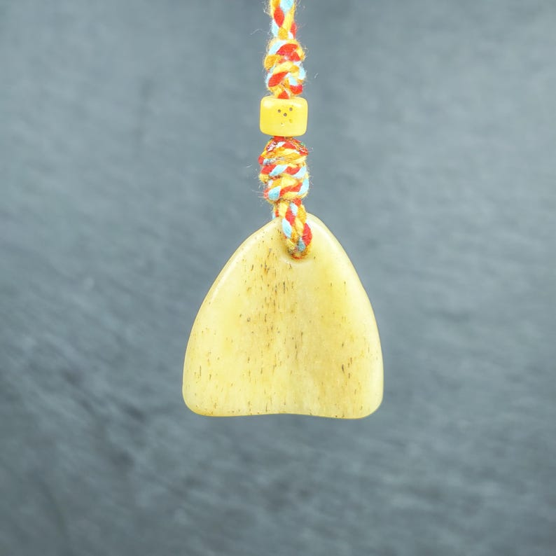 Auspicious Spiral - Eternal Bliss - Hand-carved Tibetan Amulet - Protective Charm for Keychain / Bag Hanging - 32mm