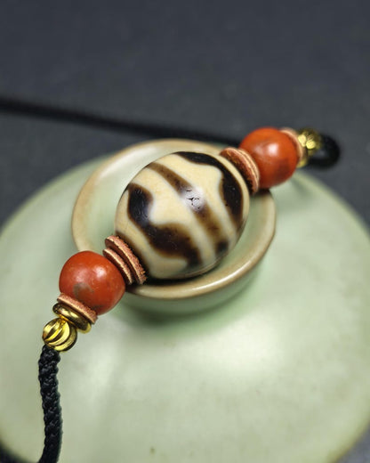 Authentic Tiger Tooth Darlo Dzi Choker - Tibetan Dzi Short Necklace - Decades Old