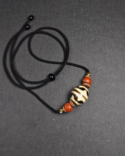 Authentic Tiger Tooth Darlo Dzi Choker - Tibetan Dzi Short Necklace - Decades Old