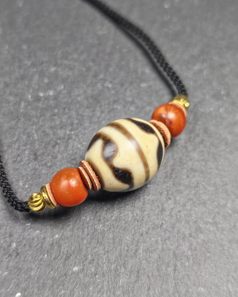 Authentic Tiger Tooth Darlo Dzi Choker - Tibetan Dzi Short Necklace - Decades Old