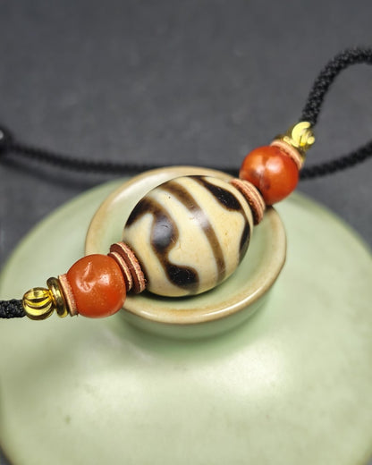 Authentic Tiger Tooth Darlo Dzi Choker - Tibetan Dzi Short Necklace - Decades Old