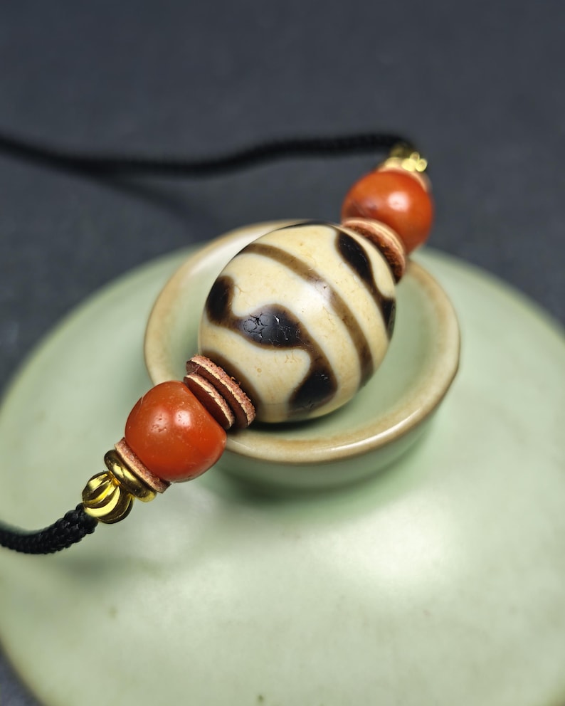 Authentic Tiger Tooth Darlo Dzi Choker - Tibetan Dzi Short Necklace - Decades Old