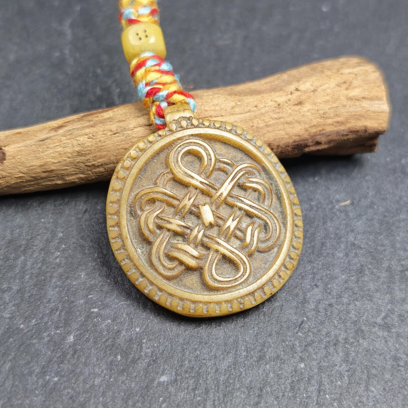 Eternal Knot - Endless Knot - Lucky Knot - Hand-carved Tibetan Amulet - Protective Charm for Keychain / Bag Hanging - 30mm
