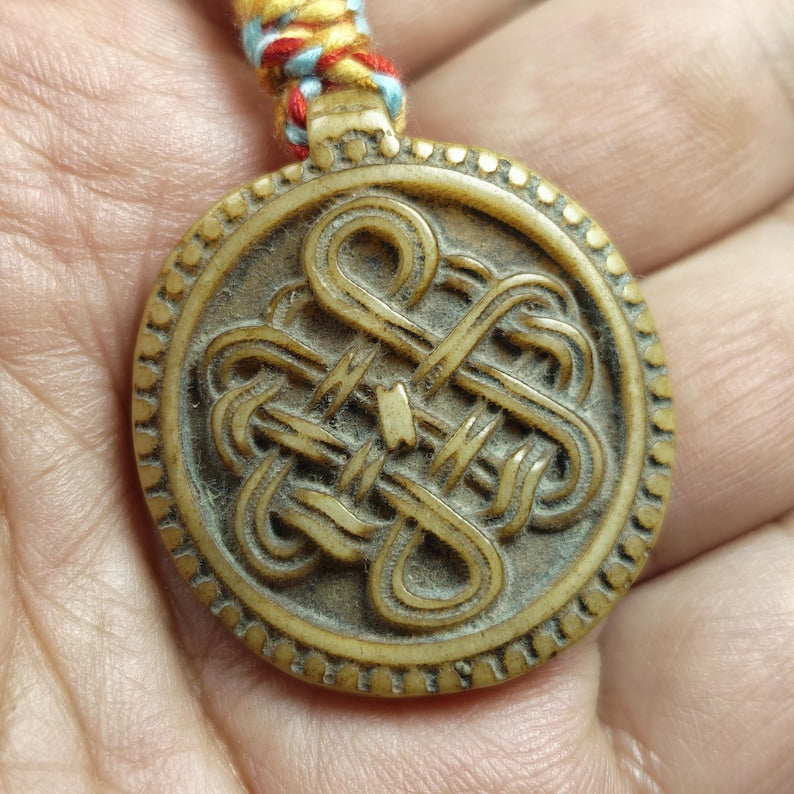 Eternal Knot - Endless Knot - Lucky Knot - Hand-carved Tibetan Amulet - Protective Charm for Keychain / Bag Hanging - 30mm