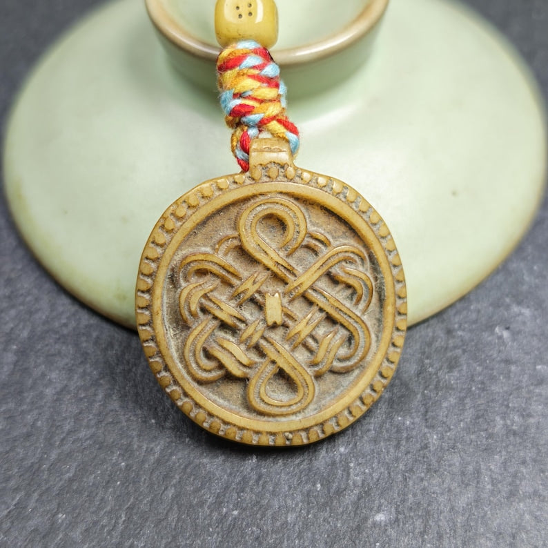 Eternal Knot - Endless Knot - Lucky Knot - Hand-carved Tibetan Amulet - Protective Charm for Keychain / Bag Hanging - 30mm