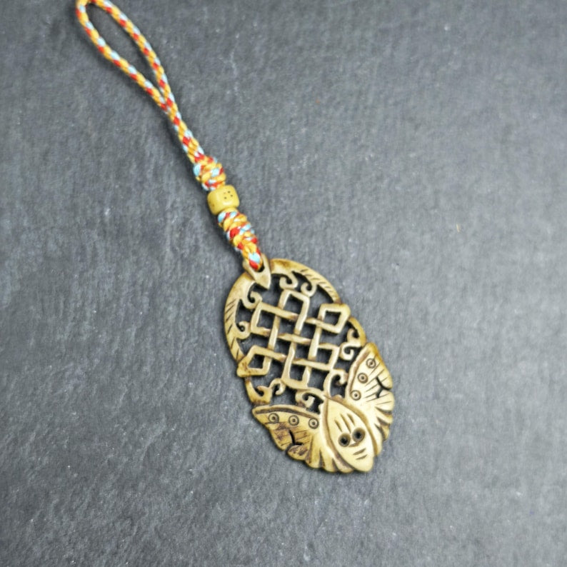 Eternal Knot - Endless Knot with Butterfly - Hand-carved Tibetan Amulet - Protective Charm for Keychain / Bag Hanging - 58*33mm