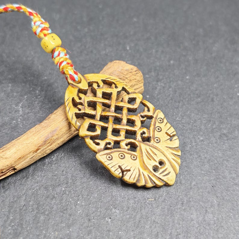 Eternal Knot - Endless Knot with Butterfly - Hand-carved Tibetan Amulet - Protective Charm for Keychain / Bag Hanging - 58*33mm
