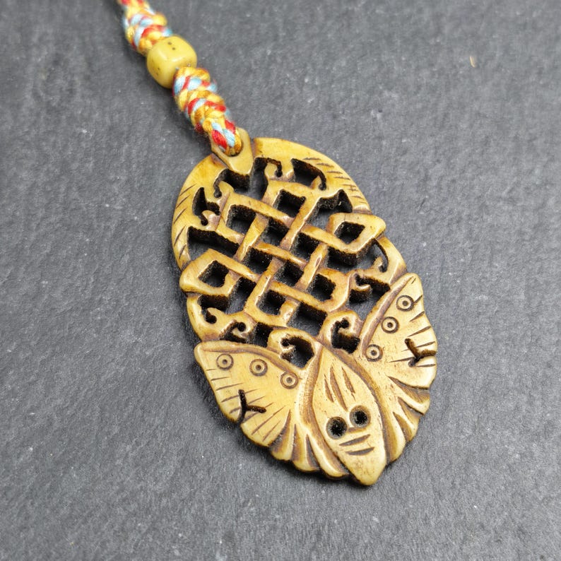 Eternal Knot - Endless Knot with Butterfly - Hand-carved Tibetan Amulet - Protective Charm for Keychain / Bag Hanging - 58*33mm