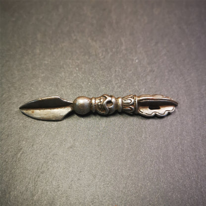 This phurba amulet was made of cold iron by Tibetan craftsmen in 1990's,its upper part is a vajra,and carved Shmashana Adhipati skull in the middle, the lower part is a Dorje Phurba,length is 3.0inches