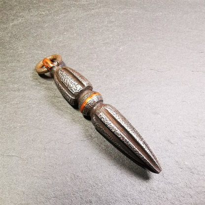 This handmade Dorje Phurba was crafted by Tibetan craftsmen from Hepo Town, Baiyu County, Tibet. The length is 2.5 inches,black color,the upper part is a vajra, and the lower part is a phurba. A copper wire is inlaid on the waist of the phurba.