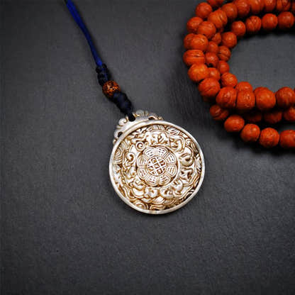 Shell Melong 1.5" - Tibetan Buddhist art, close-up detail