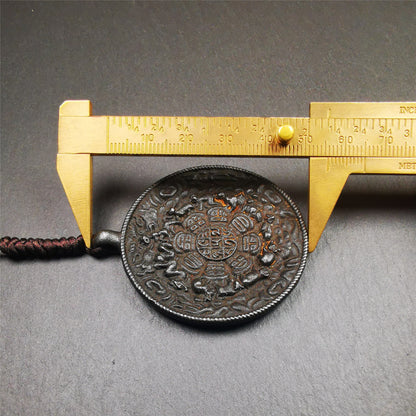 This unique melong badge was collected from Rejia Monastery. It's a Astrology Protective Amulet Pendant,made of thokcha and carved 2 sided pattern. The shape is Tibetan Budhist amulet badge - SIPAHO. The front is calendar pattern, and the back is elephant.