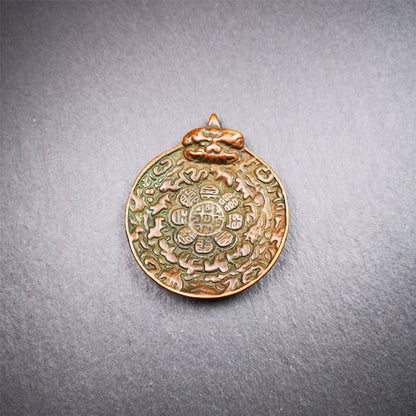 This unique melong badge was collected from Kathok Monastery for 50 years. It is round shape ,made of copper and carved 2 sided pattern. Its hanging ring is Kirtimukha,the fron is Tibetan Budhist calendar symbol - melong,and the back is mani jewel.