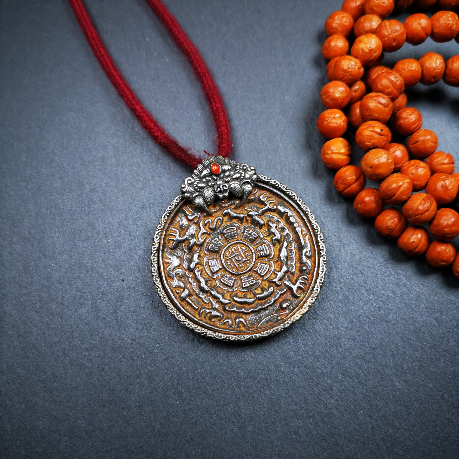 This unique melong sipaho badge was collect from Kathok Monastery Tibet. It is round shape,1.77 inch diameter,adopts a split casting method, and its hanging ring and shell is made in the image of Kirtimukha,wrapped in cold iron melong.