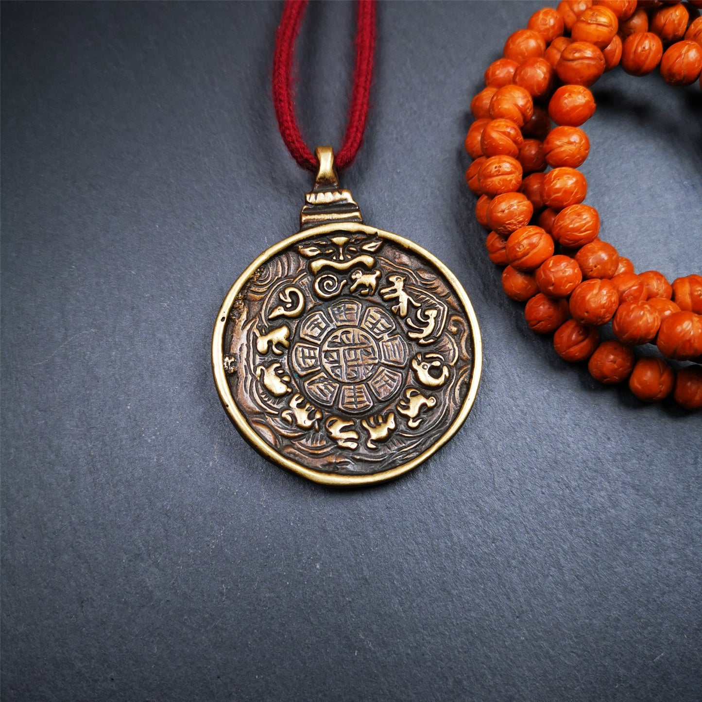 This unique Manjusri Melong Amulet was collected from Kathok Monastery,about 40 years old,bless by lama. It is round shape,made of brass,2.28 inch diameter.The front pattern is Tibetan Budhist calendar symbol - SIPAHO(srid pa ho),the back is Manjusri . You can make it into pendant or keychain, or just put it on your desk,as an ornament.