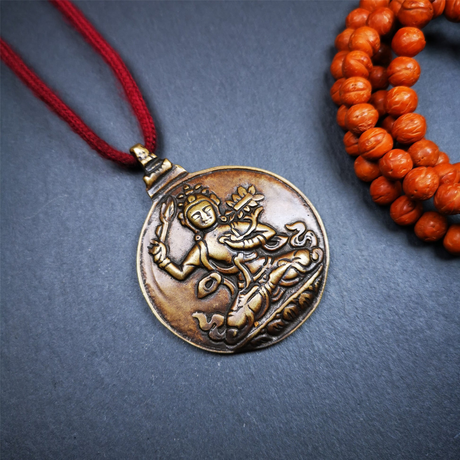 This unique Manjusri Melong Amulet was collected from Kathok Monastery,about 40 years old,bless by lama. It is round shape,made of brass,2.28 inch diameter.The front pattern is Tibetan Budhist calendar symbol - SIPAHO(srid pa ho),the back is Manjusri . You can make it into pendant or keychain, or just put it on your desk,as an ornament.