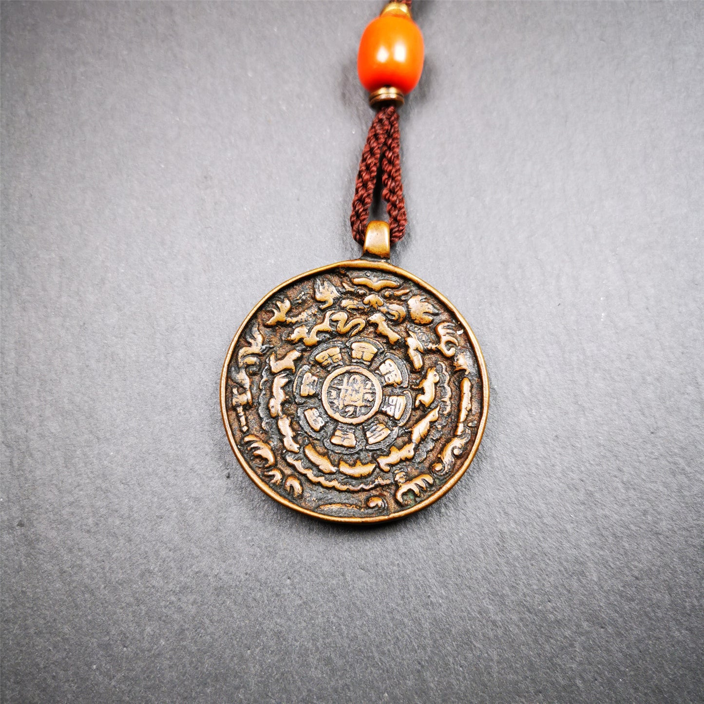 This type of sipaho badge was made by Tibetan craftsmen and come from Hepo Town, Baiyu County, the birthplace of the famous Tibetan handicrafts.  It is made of copper,1.7 inch diameter,the front is Tibetan Budhist amulet symbol - Melong / sipaho.