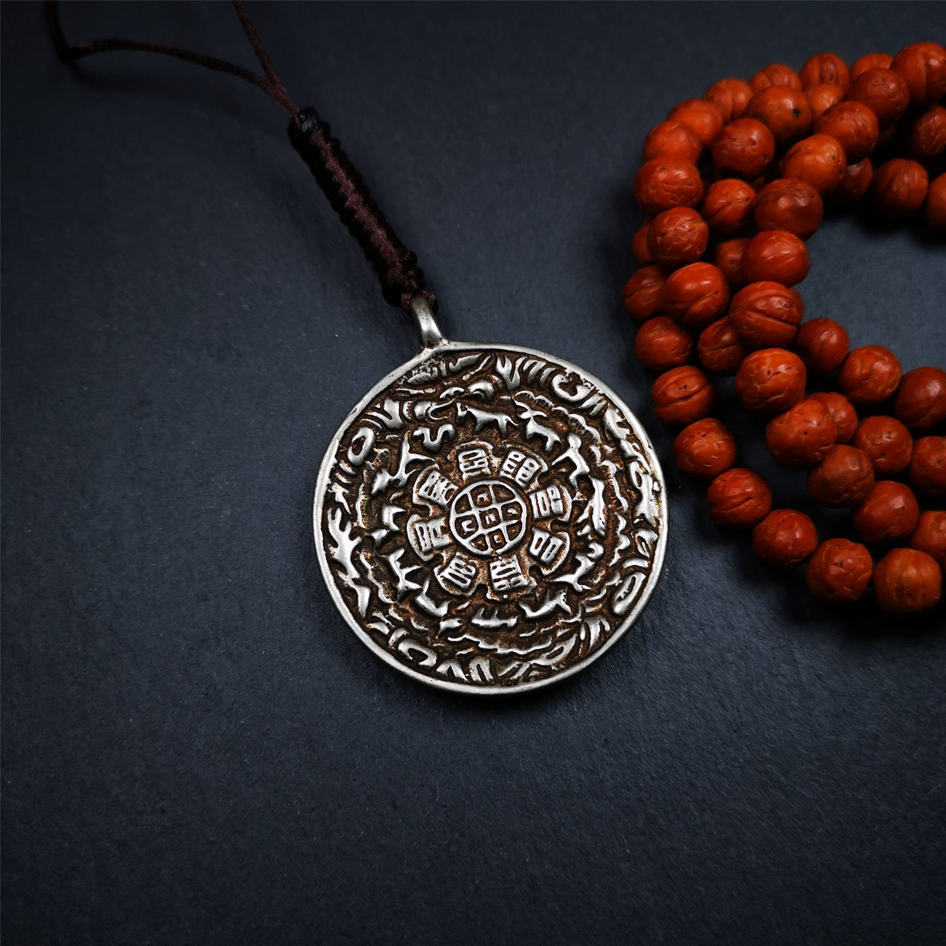 This type of Kirtimukha melong amulet was made by Tibetan craftsmen and come from Hepo Town, Baiyu County, Tibet.  It is made of copper,1.7 inch diameter,the front is Tibetan Budhist amulet symbol - Melong / sipaho,tha back is Kirtimukha.