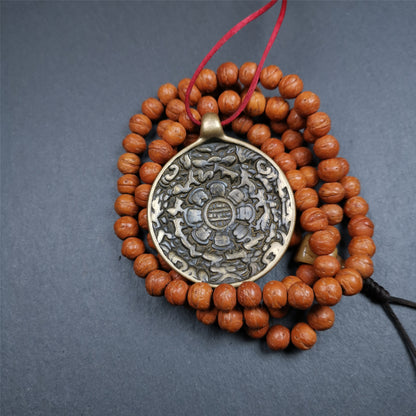 This sipaho badge was made by Tibetan craftsmen and come from Hepo Town, Baiyu County, the birthplace of the famous Tibetan handicrafts. It is round shape,made of brass,1.88 inch.The front pattern is Tibetan Budhist Protective Symbol - SIPAHO.