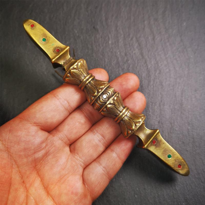 These beautiful vajra were handmade by Tibetan craftsmen from Tibet in 1990s,from Hepo Town, Baiyu County, the birthplace of the famous Tibetan handicrafts. It is five-pronged vajra,made of brass,inlaid agate,yellow color,6.5 inches length.