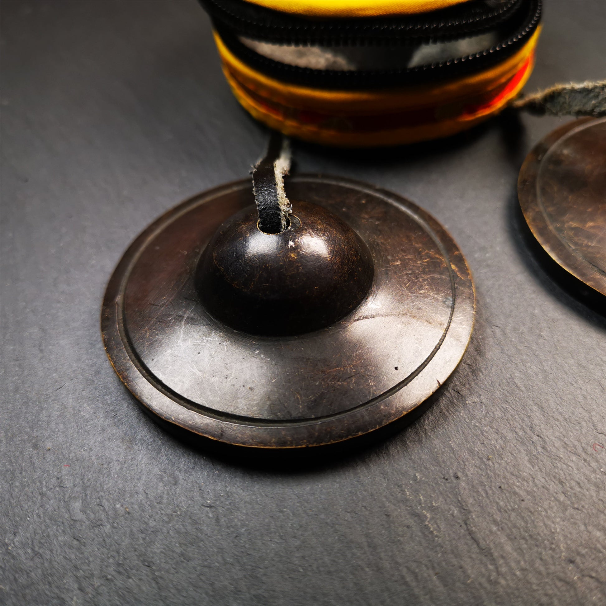 This tingsha bell set was handmade in Nepal,using traditional techniques and materials. It was made of brass,dark color,6.5cm diameter,with pure, clear and resonant,good for meditation. Come with tingsha case.