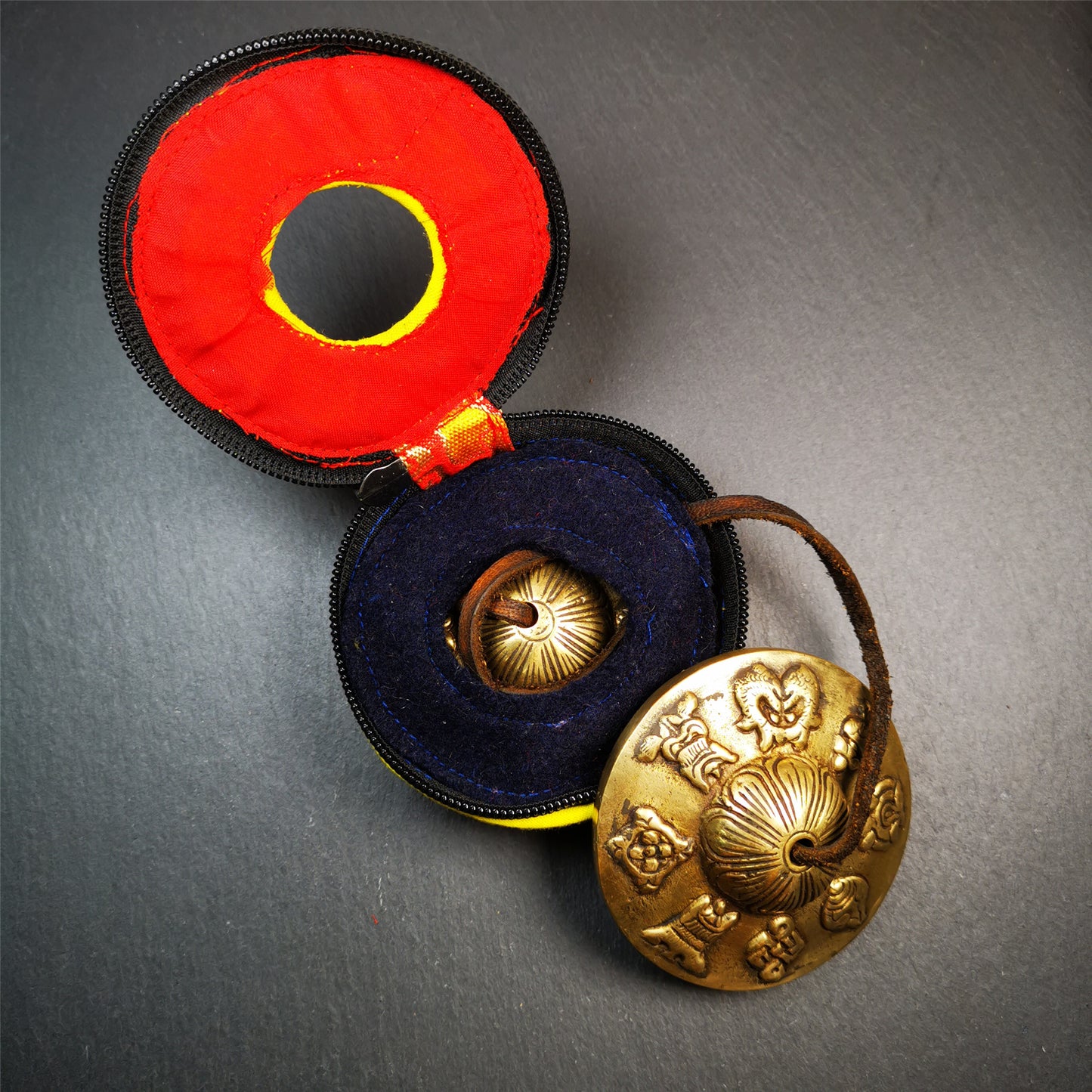 This tingsha bell set was handmade in Nepal,using traditional techniques and materials. It was made of brass,carved astamangal pattern7.4cm diameter,with pure, clear and resonant,good for meditation. Come with tingsha case.