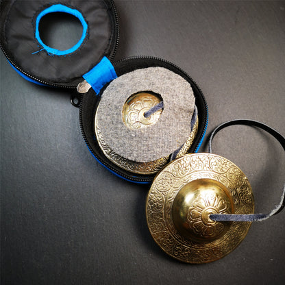 This tingsha bell set was handmade in Nepal,using traditional techniques and materials. It was made of bronze,carved cloud pattern,8.8cm diameter,with pure, clear and resonant,good for meditation. Come with tingsha case.