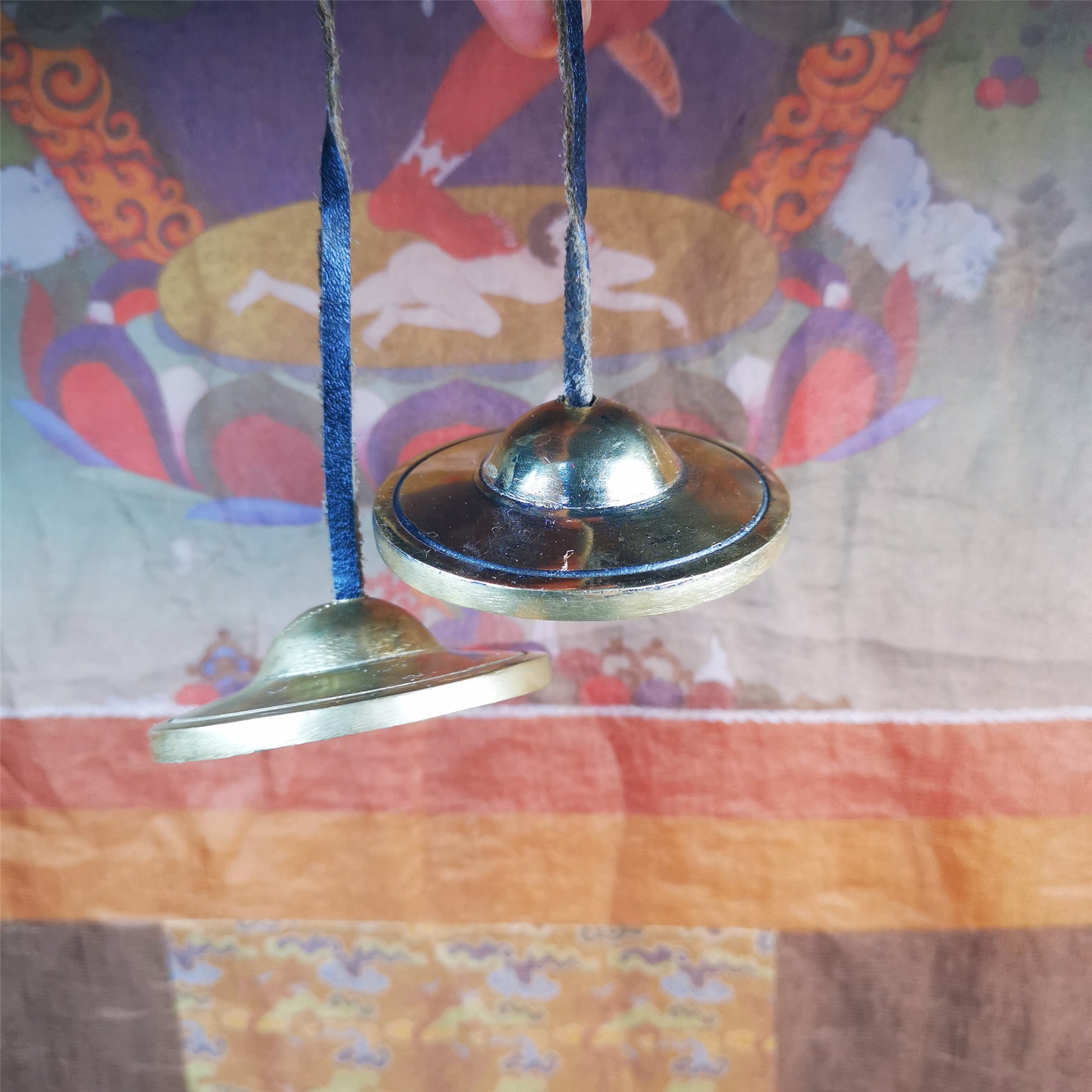 This tingsha bell set was handmade in Nepal,using traditional techniques and materials. It was made of brass,6.5cm diameter,shiny color,with pure, clear and resonant,good for meditation. Come with tingsha case.