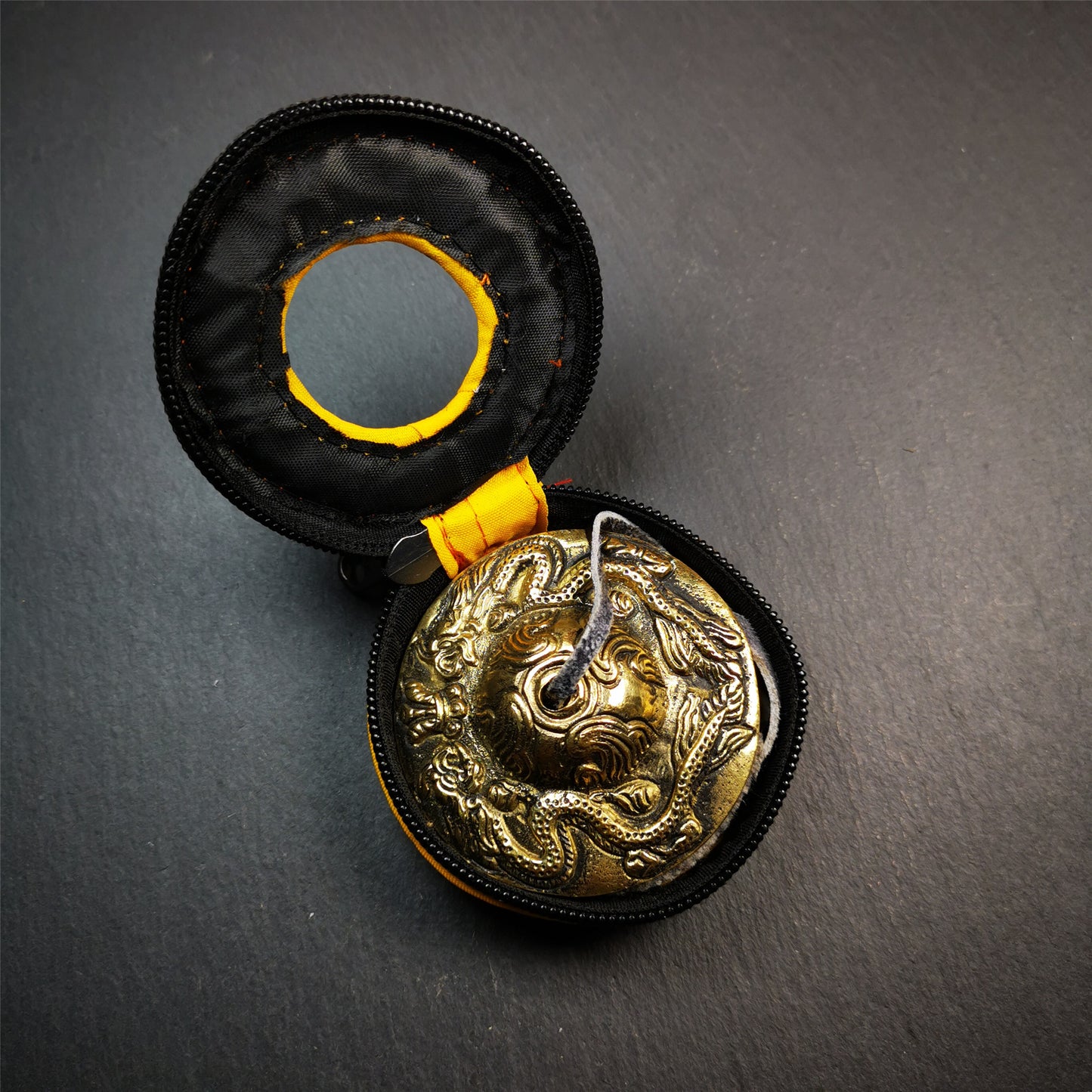 This tingsha bell set was handmade in Nepal,using traditional techniques and materials. It was made of brass,carved 2 dragons pattern,6.5cm diameter,with pure, clear and resonant,good for meditation. Come with tingsha case.