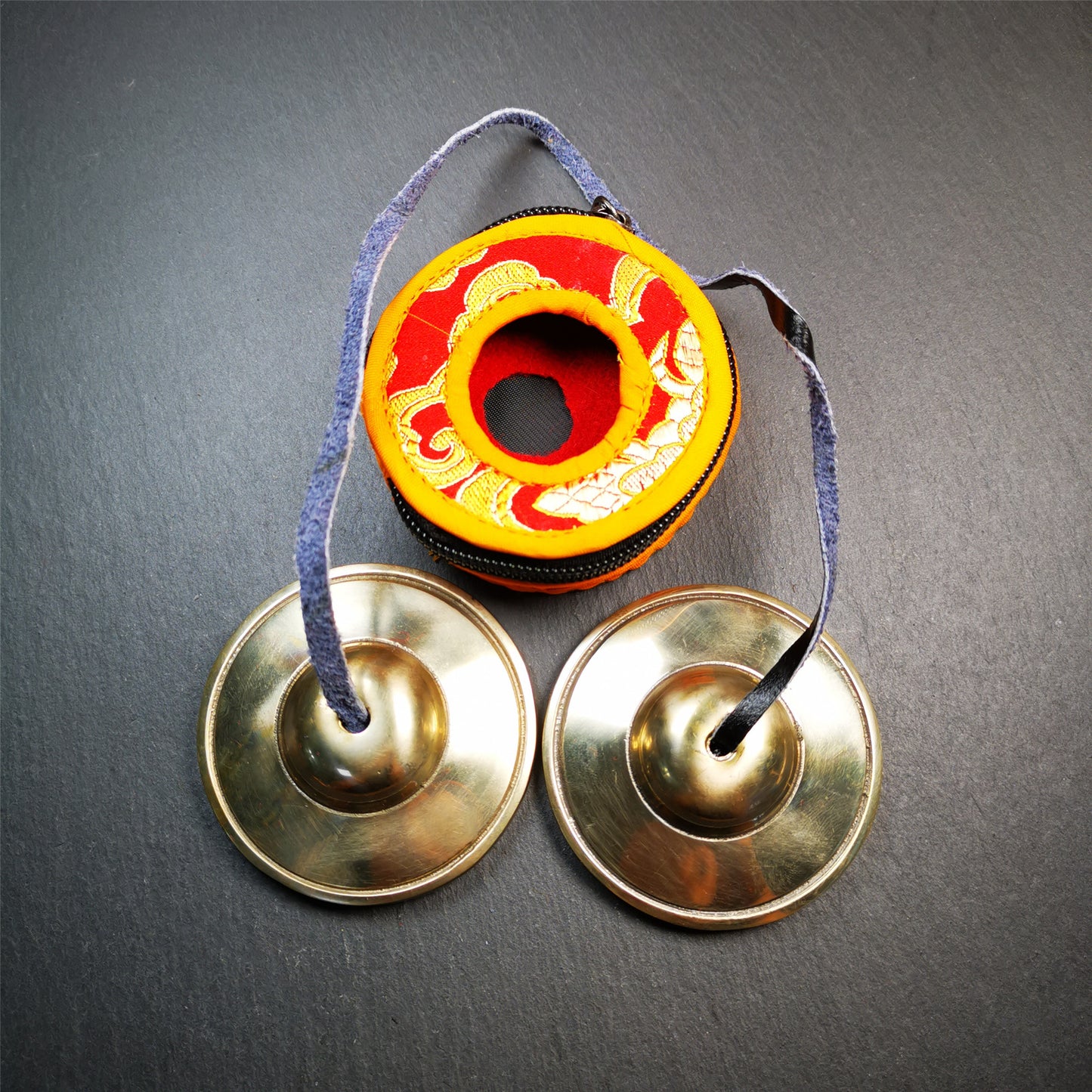 This tingsha bell set was handmade in Nepal,using traditional techniques and materials. It was made of bronze,shiny color,7cm diameter,with pure, clear and resonant,good for meditation. Come with tingsha case.
