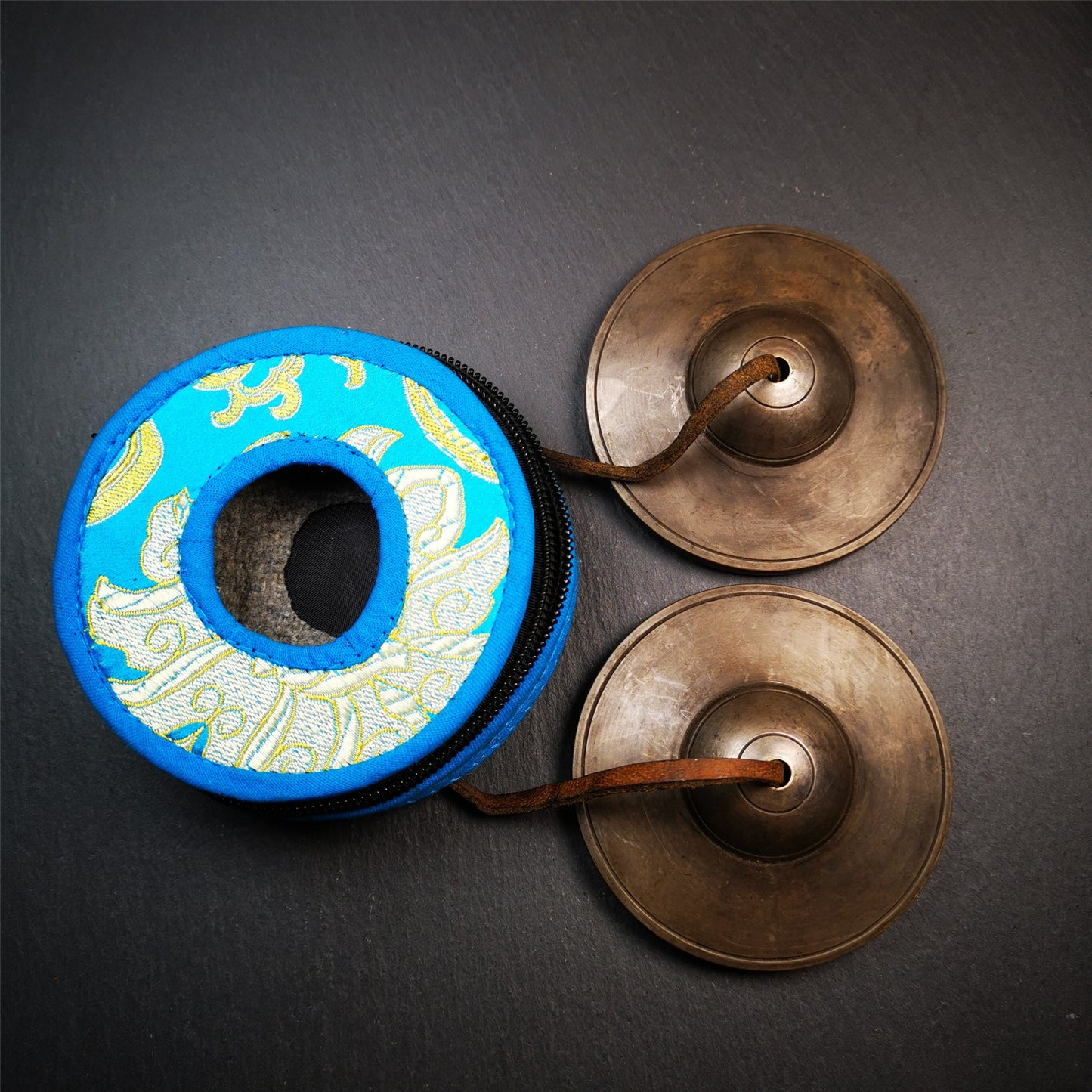 This tingsha bell set was handmade in Nepal,using traditional techniques and materials. It was made of bronze,special dark color,8.3cm diameter,with pure, clear and resonant,good for meditation. Come with tingsha case.