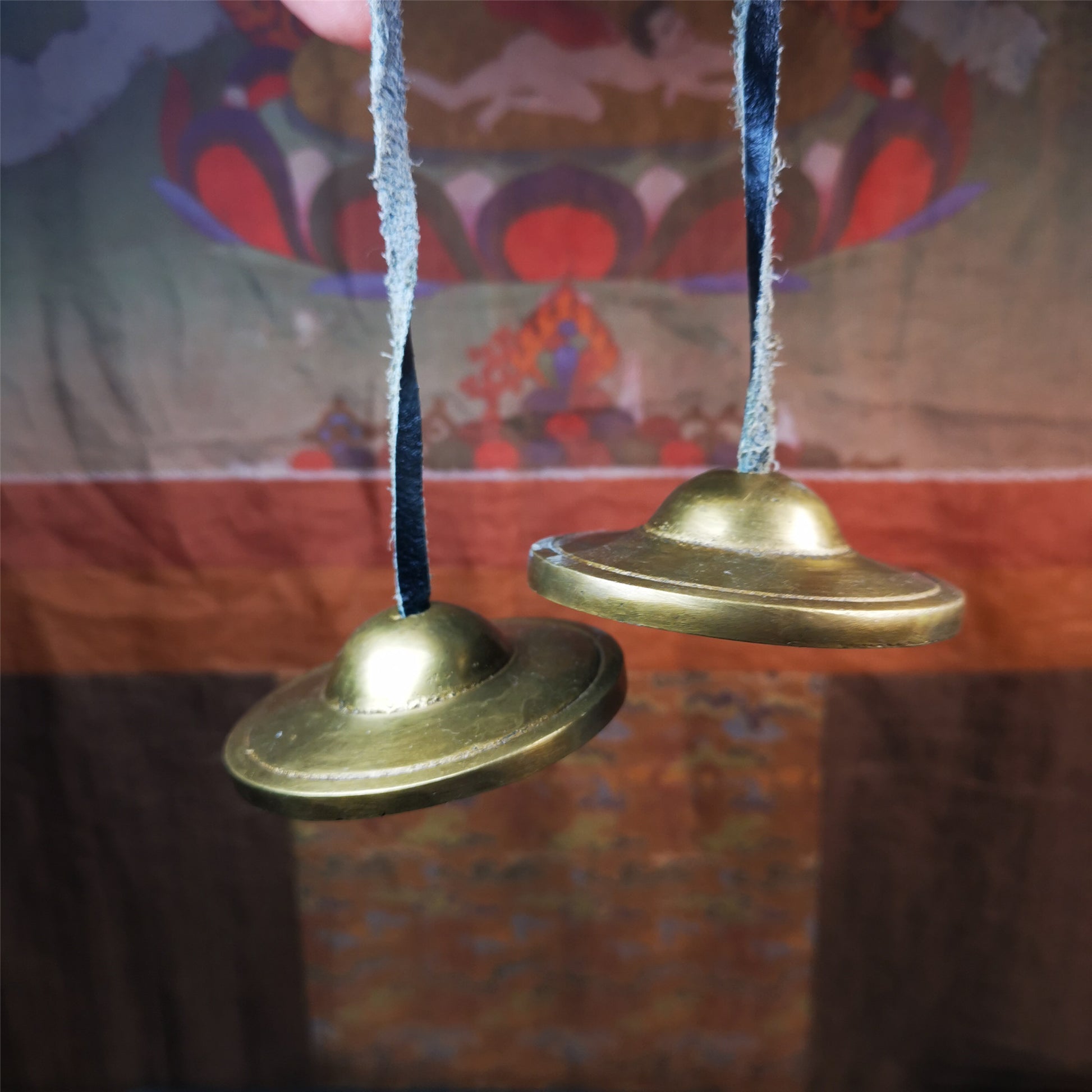 This tingsha bell set was handmade in Nepal,using traditional techniques and materials. It was made of brass,6.5cm diameter,with pure, clear and resonant,good for meditation. Come with tingsha case.