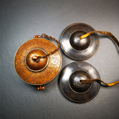 This tingsha bell set was handmade in Nepal,using traditional techniques and materials. It was made of bronze,special black color,8.5cm diameter,with pure, clear and resonant,good for meditation. Come with tingsha case.