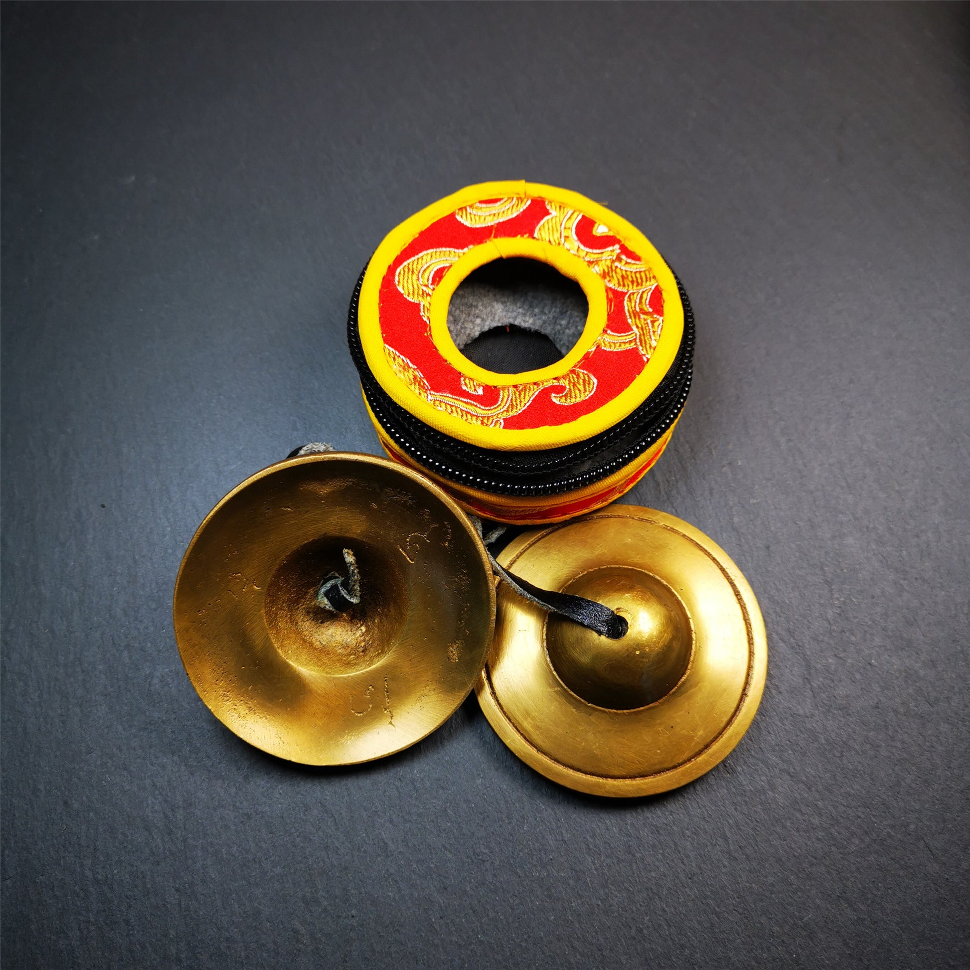 This tingsha bell set was handmade in Nepal,using traditional techniques and materials. It was made of brass,6.5cm diameter,with pure, clear and resonant,good for meditation. Come with tingsha case.