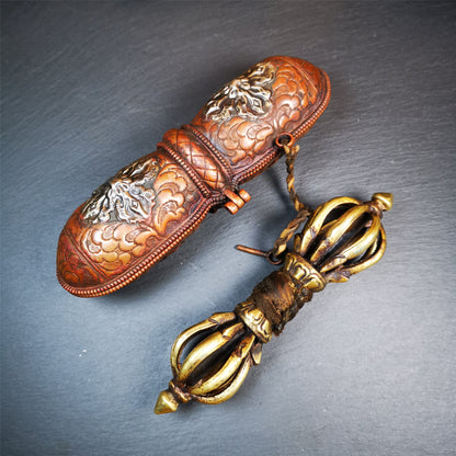 This vajra set was handmade in Nepal,using traditional techniques and materials.  The Nine-pronged vajra is made of brass, and the copper outer box is made of red copper and white copper, and was carved with beautiful mandala flowers.