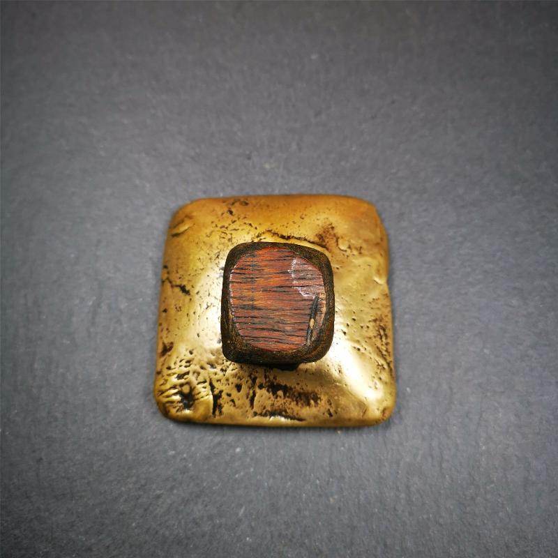 Old Vajrapani Tsa Tsa Mold 2.36“ - Tibetan tsa tsa mold, close-up detail