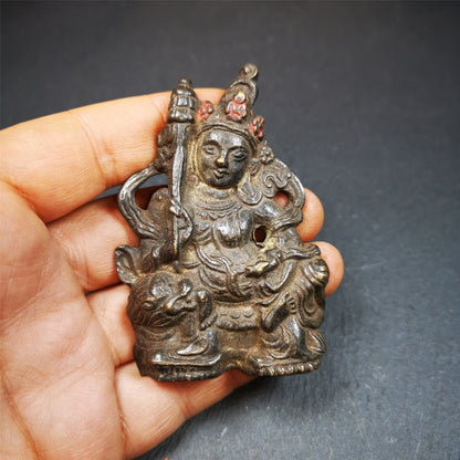 This Vaisravana statue was collected from Samye Monastray, the first monastery in Tibet,and important Nyingma monsatery. It's an old-fashioned green tara statue,about 60 years old,made of copper and painted with mineral pigments. In Tibet, Vaisravana is considered a lokapala or dharmapala in the retinue of Ratnasambhava.