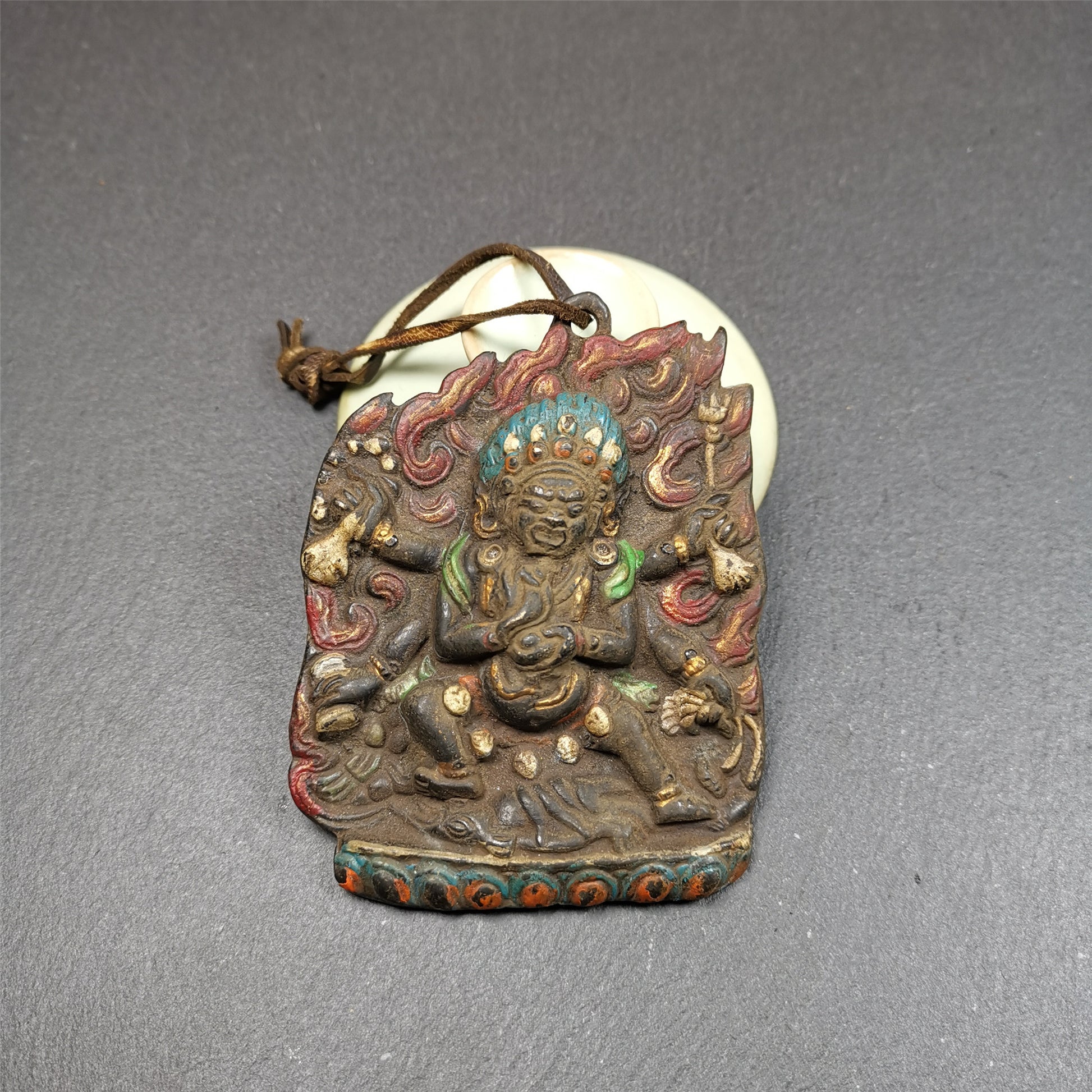 This Mahakala badge was collected from Jiegu Monastery,Tibet, about 40 years old. It is made of copper, painted with mineral pigments,height is 3.55 inches. Mahakala appears as a protector deity known as a dharmapala in Vajrayana Buddhism, particularly most Tibetan traditions as Citipati, and in Shingon Buddhism.