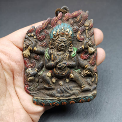 This Mahakala badge was collected from Jiegu Monastery,Tibet, about 40 years old. It is made of copper, painted with mineral pigments,height is 3.55 inches. Mahakala appears as a protector deity known as a dharmapala in Vajrayana Buddhism, particularly most Tibetan traditions as Citipati, and in Shingon Buddhism.