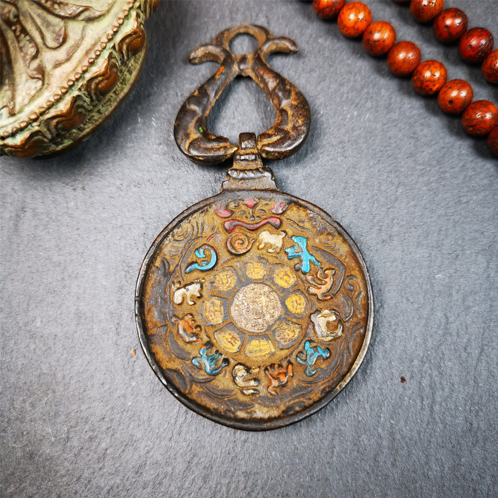 This unique Guru Rinpoche Melong Amulet was collected from Goinqen Monastery,about 40 years old,consecrated and blessed by lama. It is made of thokcha,the top is a double fish hanging ring,the front pattern is Tibetan Budhist calendar symbol - SIPAHO(srid pa ho),and the back is Guru Rinpoche. You can make it into pendant or keychain, or just put it on your desk,as an ornament.