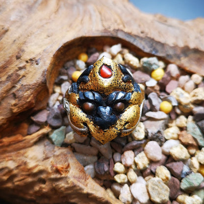 This garuda ring is made by Tibetan craftsmen for 30 years old,and come from Hepo Town, Baiyu County, the birthplace of the famous Tibetan handicrafts.  It is crafted from a variety of materials including solid gold, sterling silver, cold iron, brass and agate,using traditional Tibetan craftsmanship to carry out multiple carvings and gold filled craftsmanship, inlaid with gold, silver, copper on the base of cold iron, together to create a classic image in Buddhism-Garuda-golden winged bird.