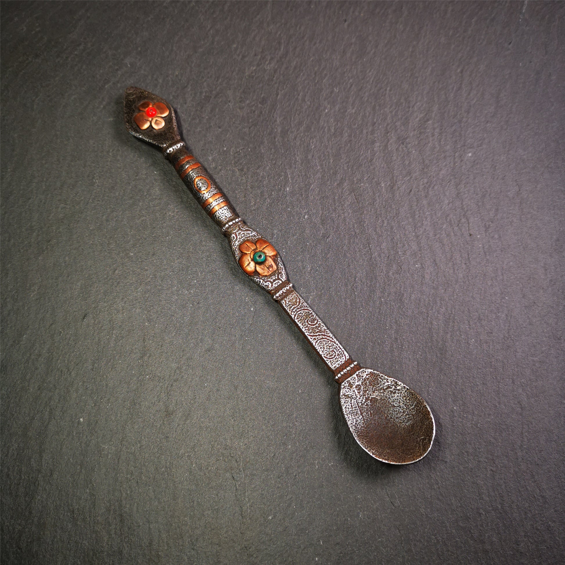 This offering spoon is handmade by Tibetan craftsmen from Hepo Town, Baiyu County,the birthplace of the famous Tibetan handicrafts. It is entirely hand-carved with cold iron and copper,lenght about 7.1 inches. You can see teh intricate engraved detail along the handle, neck and bowl,very beautiful. Religious dharma tool used in Buddhist shrine.