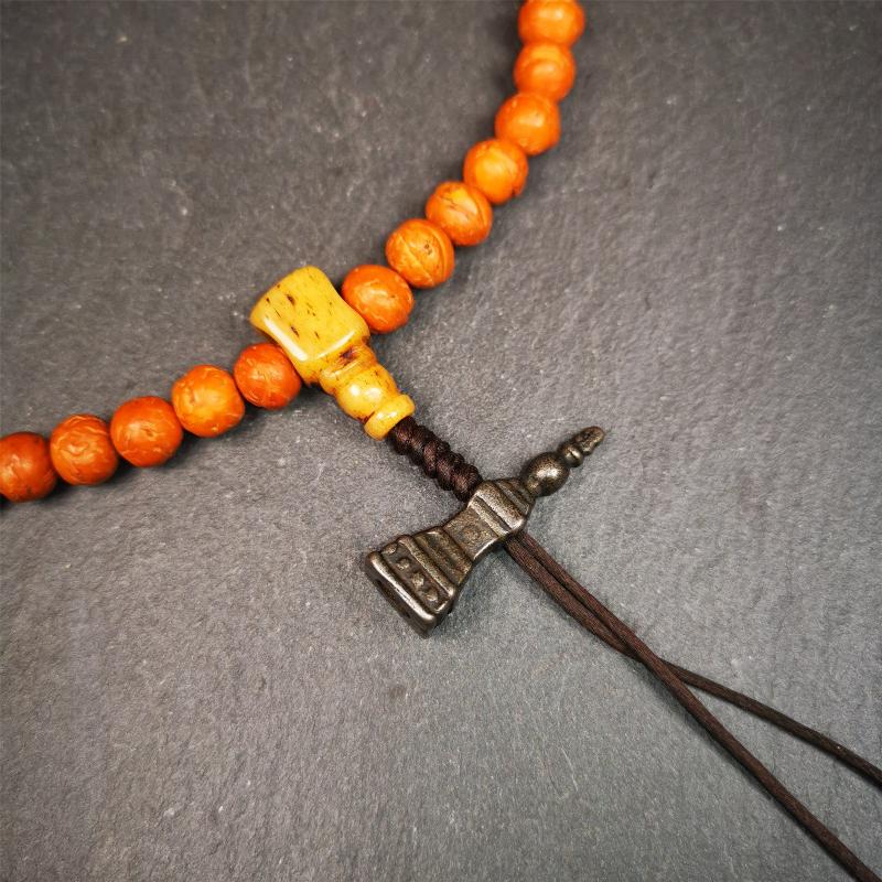 This stupa amulet pendant wss hand carved by Tibetan craftsmen from Tibet in 1990's. From Hepo Town, Baiyu County, the birthplace of the famous Tibetan handicrafts. It was made of cold iron,black color,1.22 inches heiht. You can make it necklace pendant,mala pendant,keychain, or just put it on your desk,as an ornament.